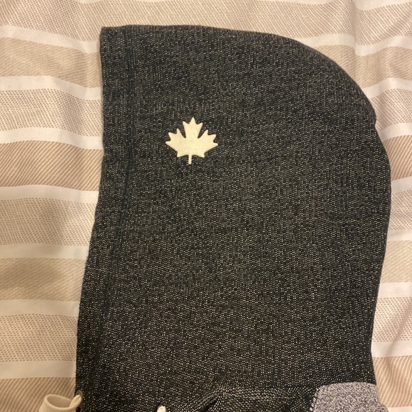 Ladies Roots Zip-Up Hoodie Size Large - Picture 4 of 5